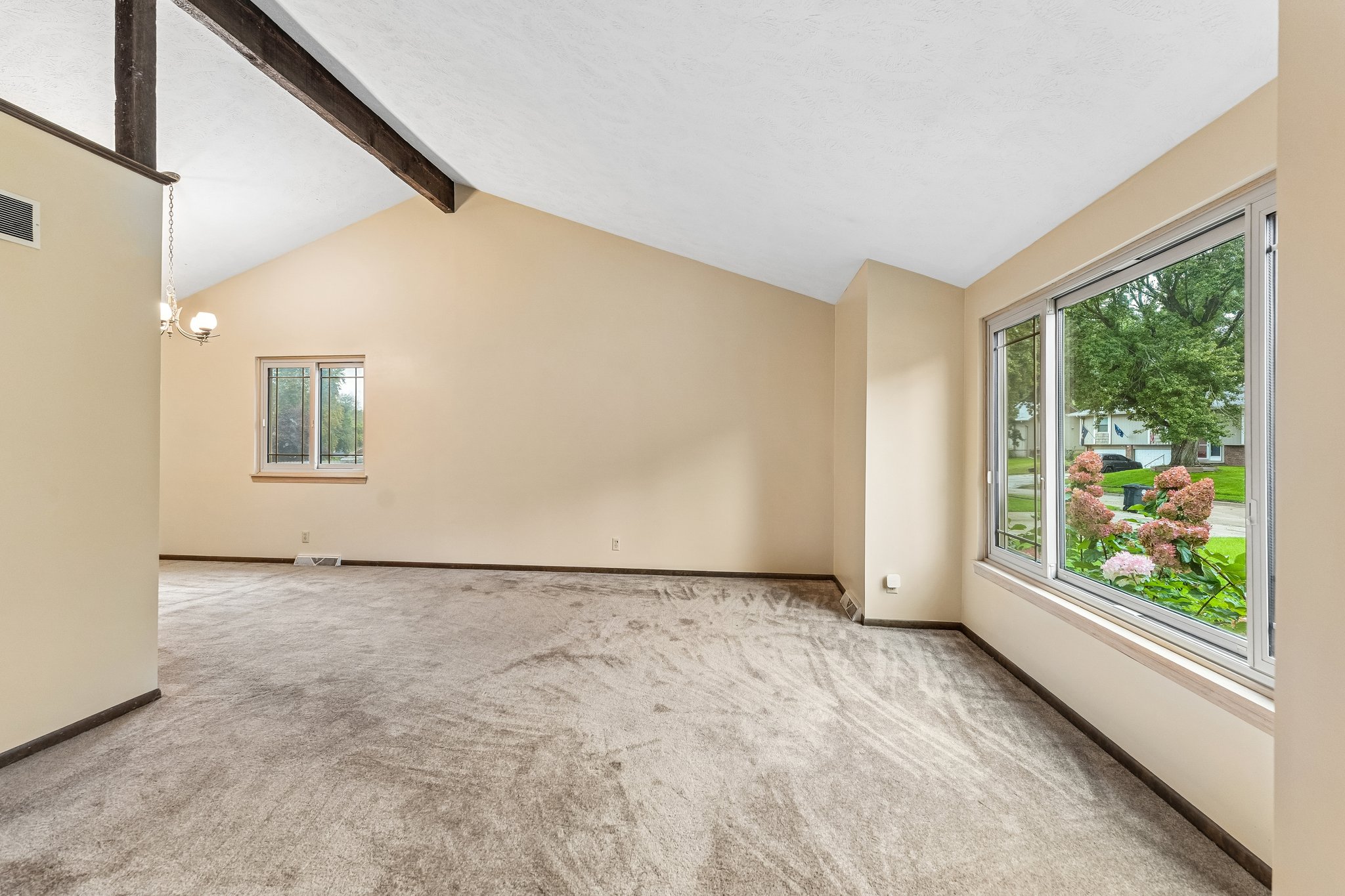 16065 Oak St_020.jpg