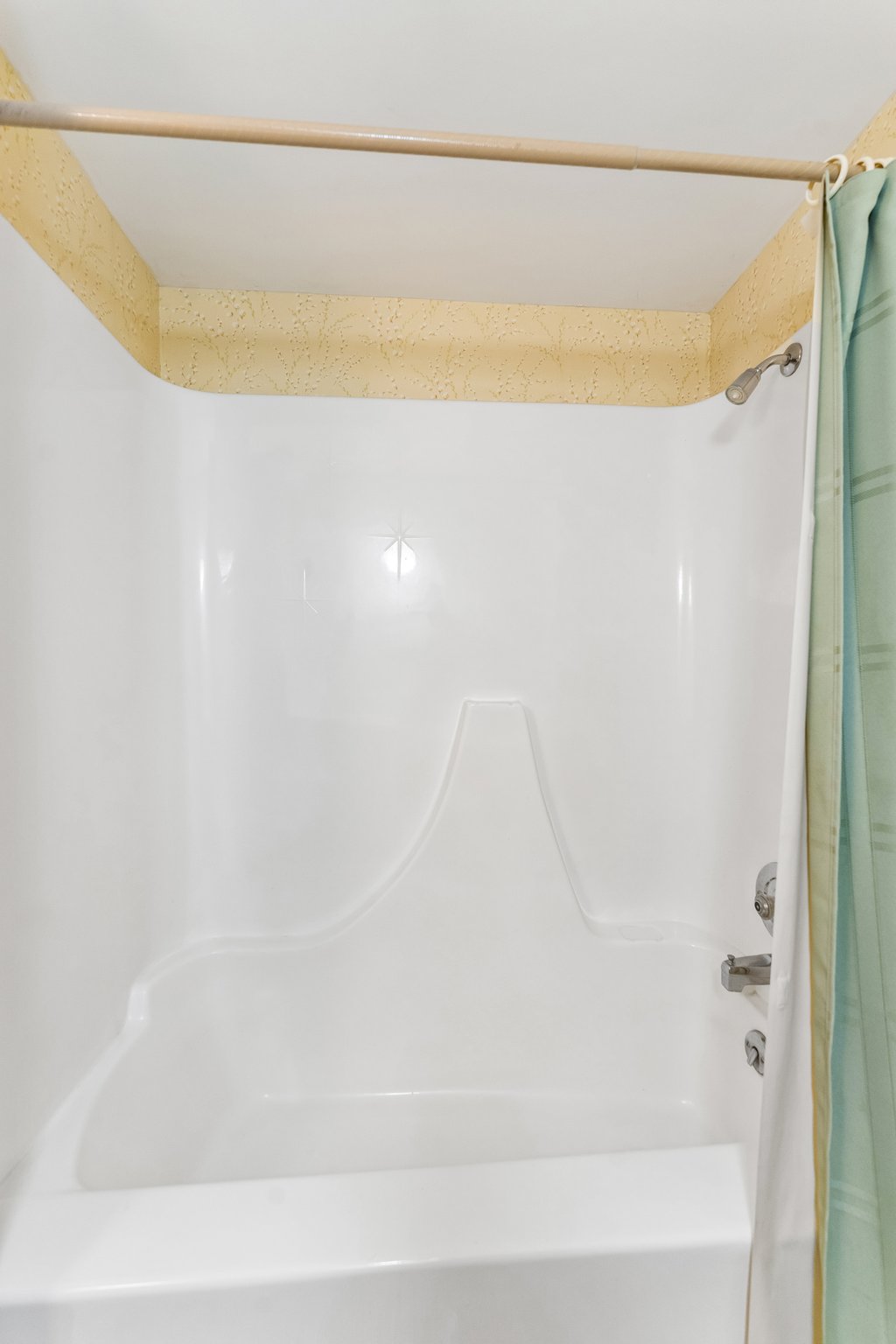 16065 Oak St_023.jpg