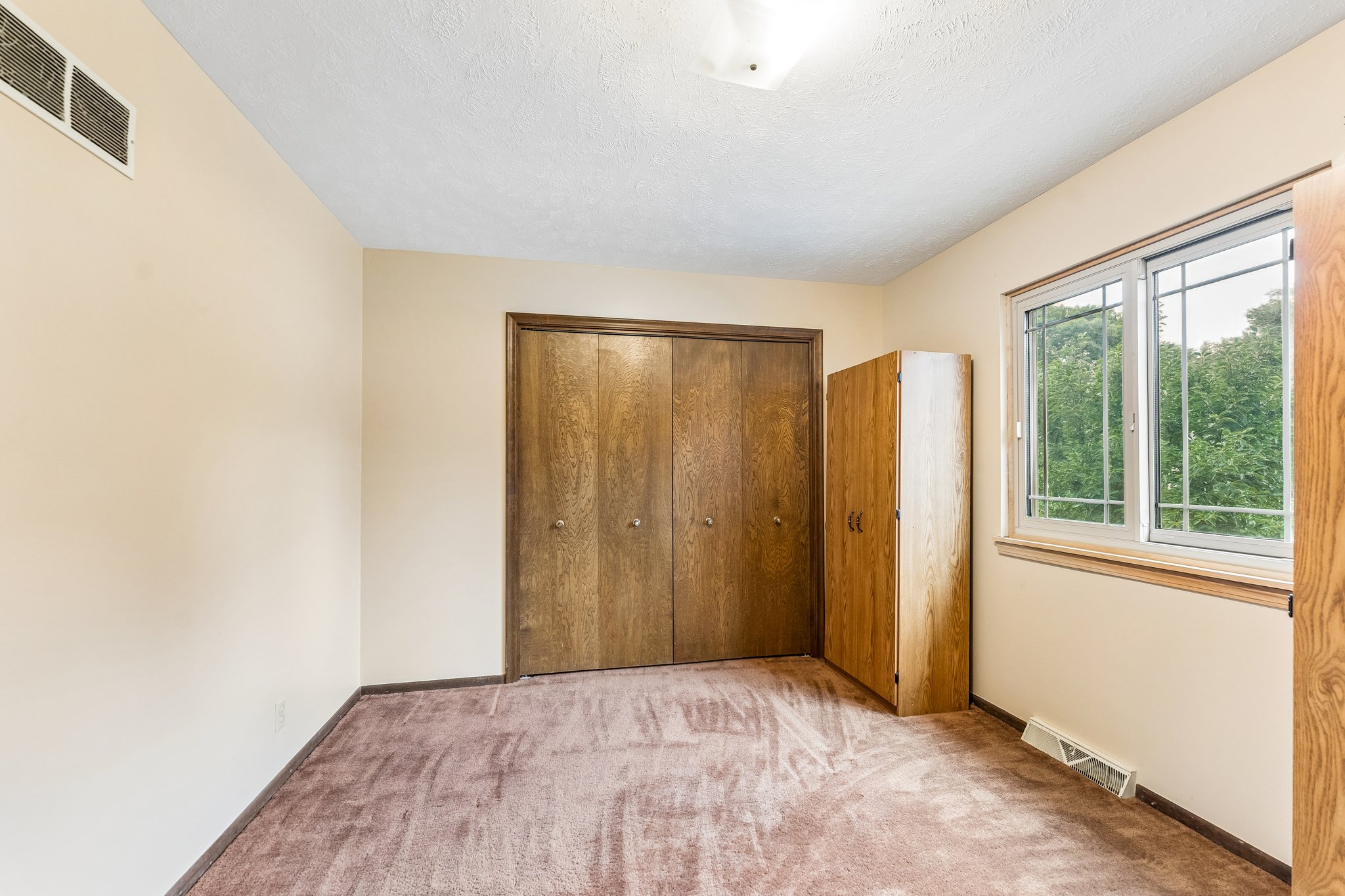 16065 Oak St_029.jpg