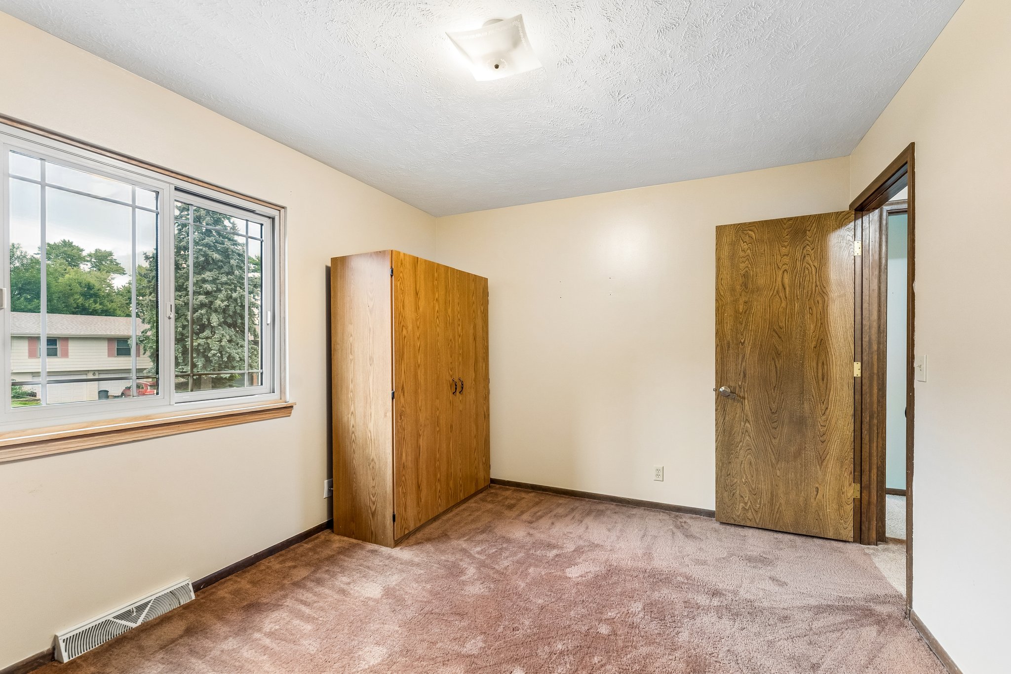 16065 Oak St_030.jpg