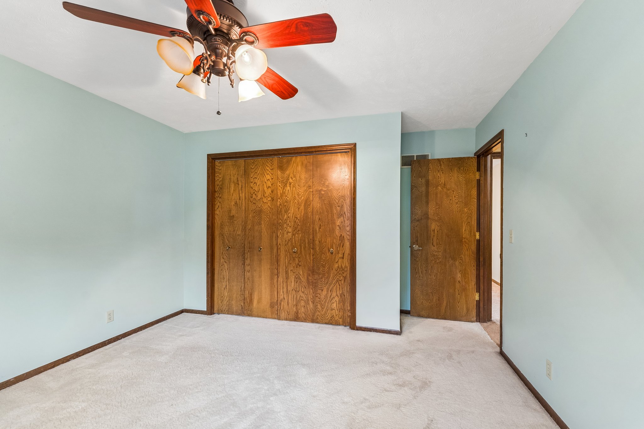 16065 Oak St_032.jpg