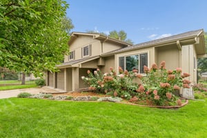16065 Oak St_003.jpg
