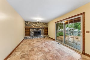 16065 Oak St_009.jpg