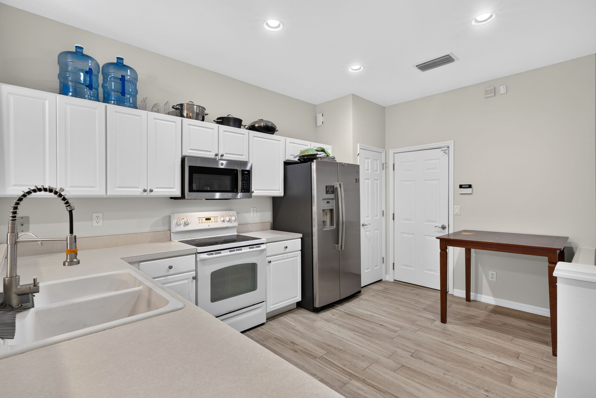 Kitchen 2 of 3