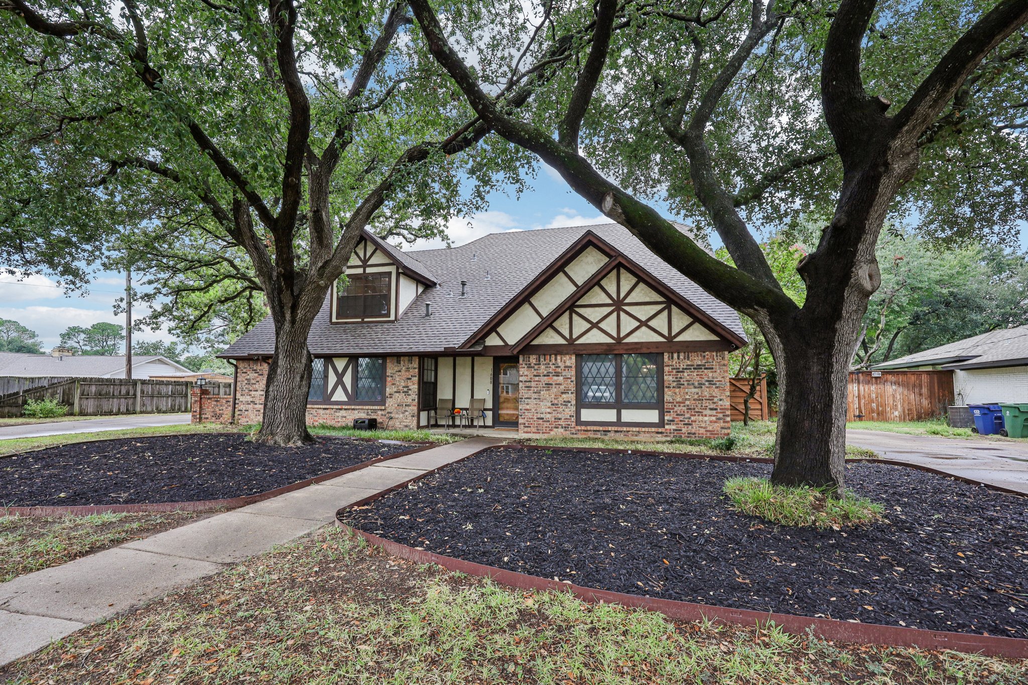 Lillian Ave-S2108-002.jpg