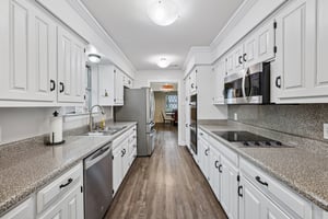 Lillian Ave-S2108-018.jpg