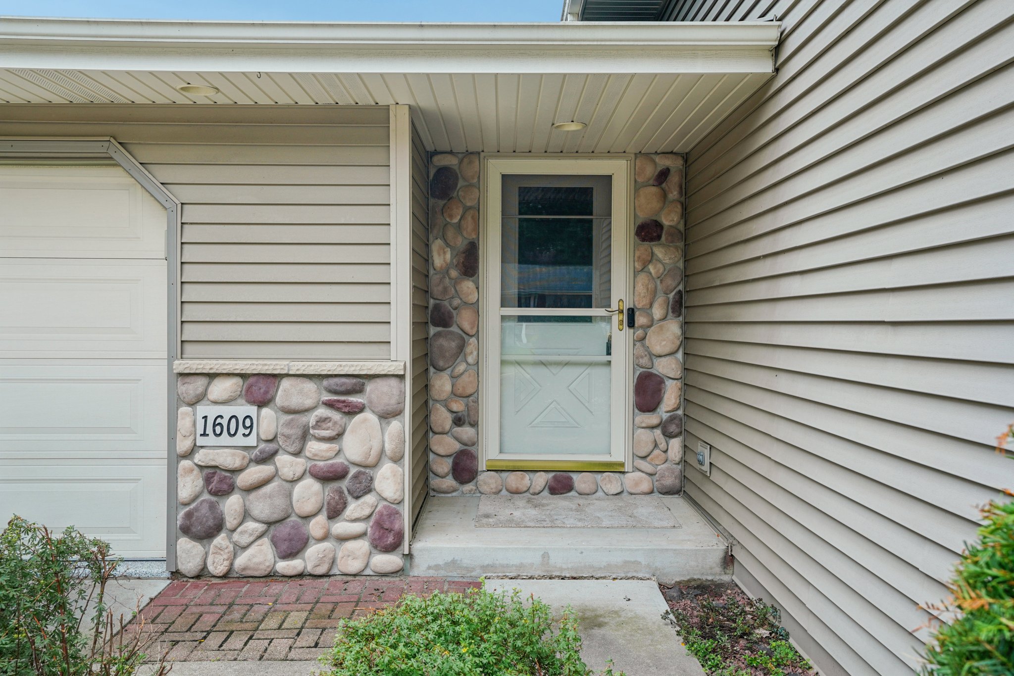 Larkspur Ln-S1908-005.jpg