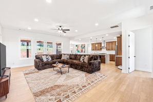  Photo 44