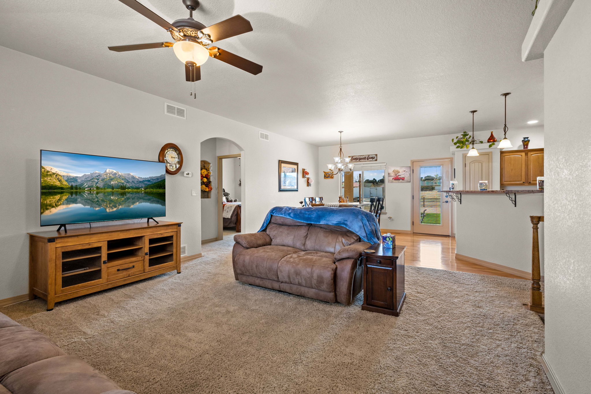 9' Ceilings greet guests and welcomes you home.