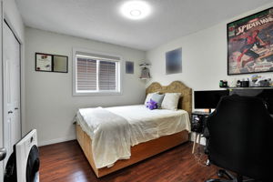  Photo 32