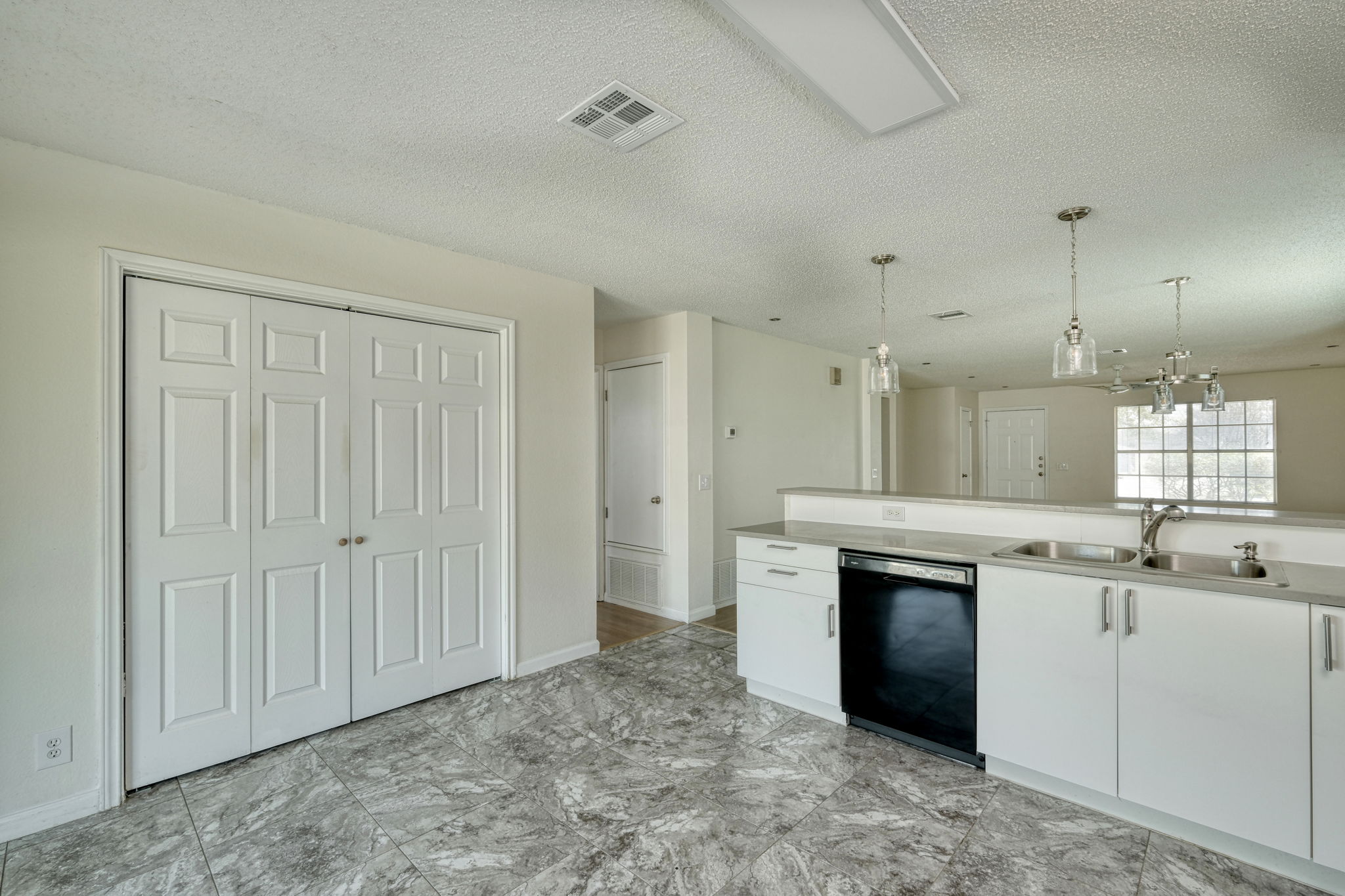 Kitchen/Laundry Closet