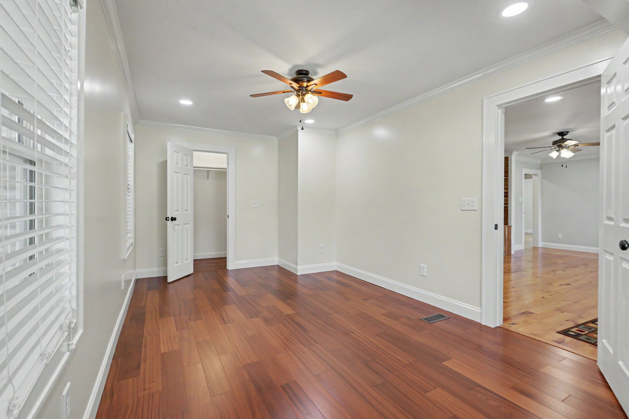 Photo 36