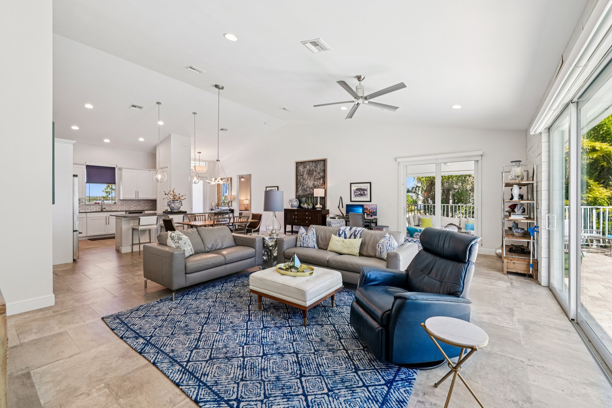 Tahiti Cir-S0302-009.jpg