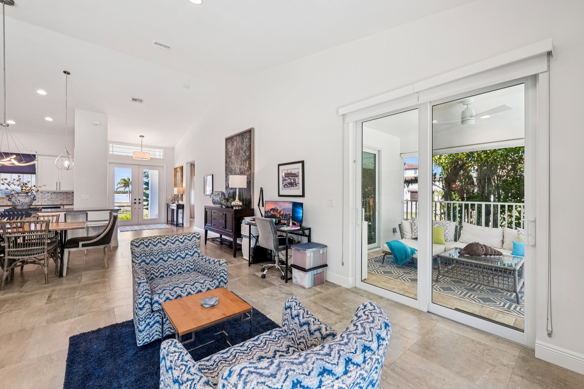 Tahiti Cir-S0302-012.jpg