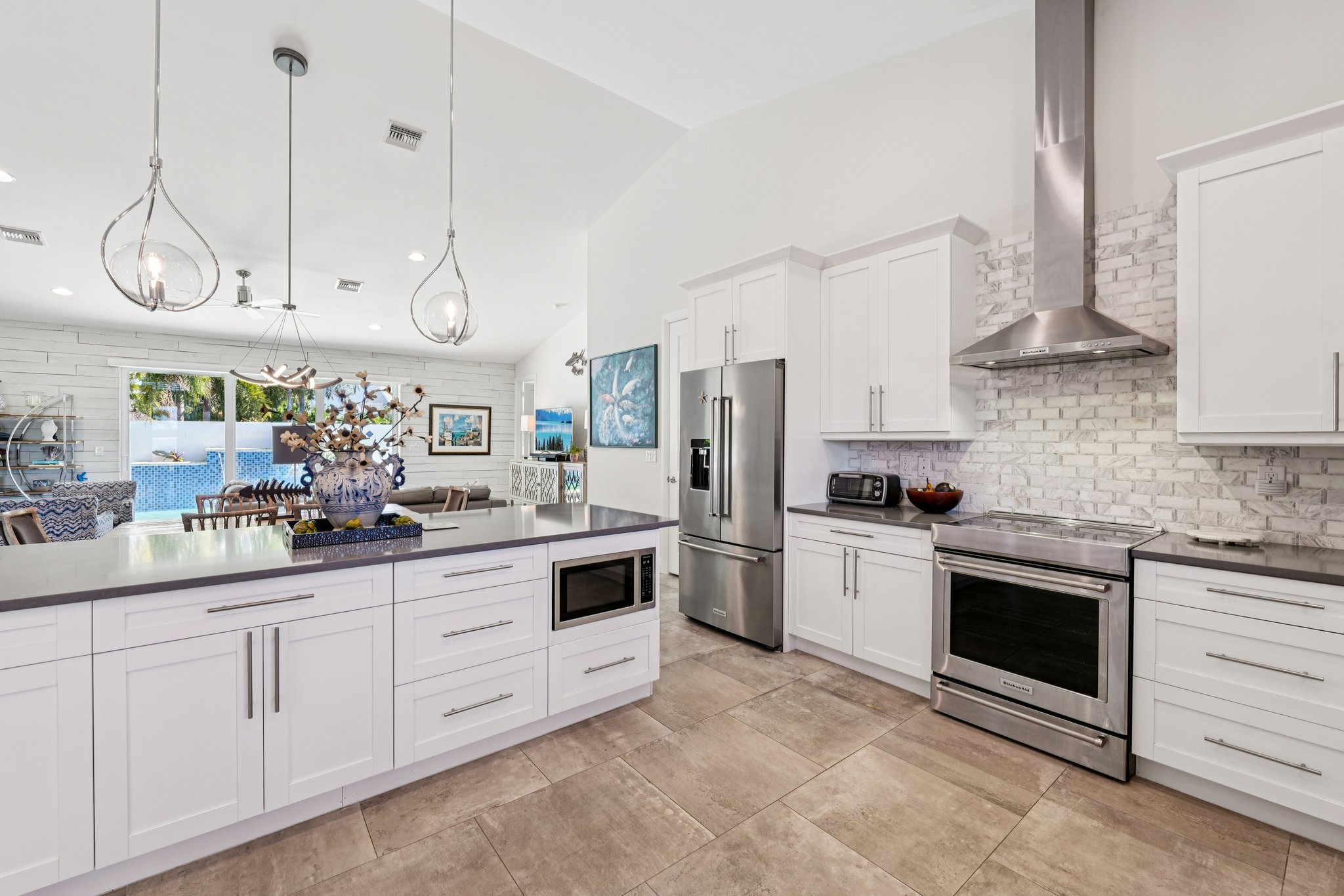 Tahiti Cir-S0302-019.jpg