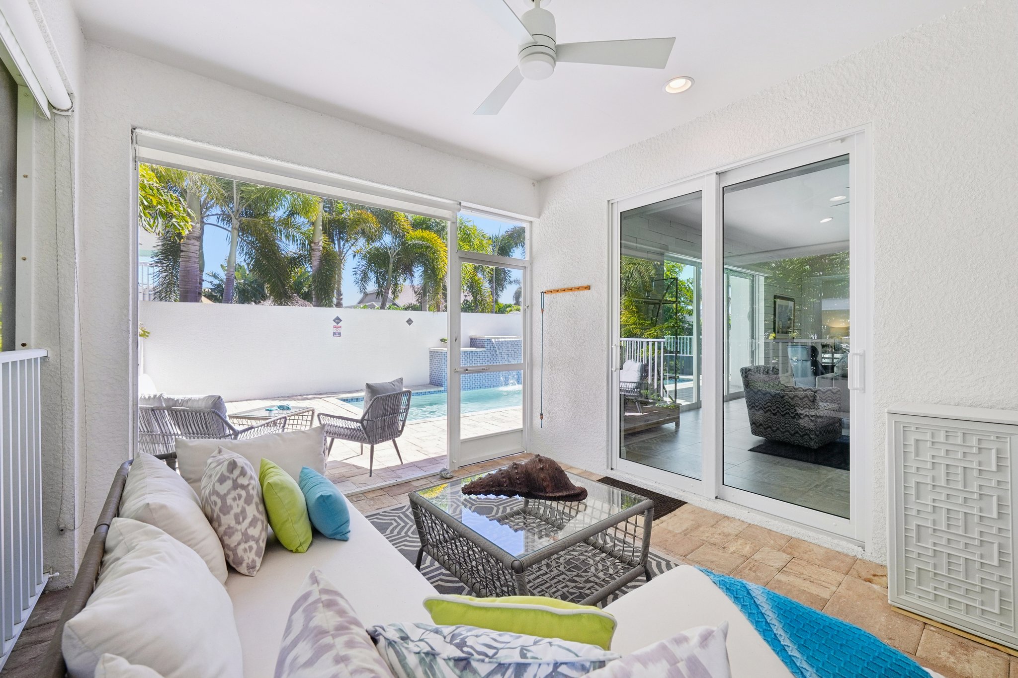 Tahiti Cir-S0302-029.jpg