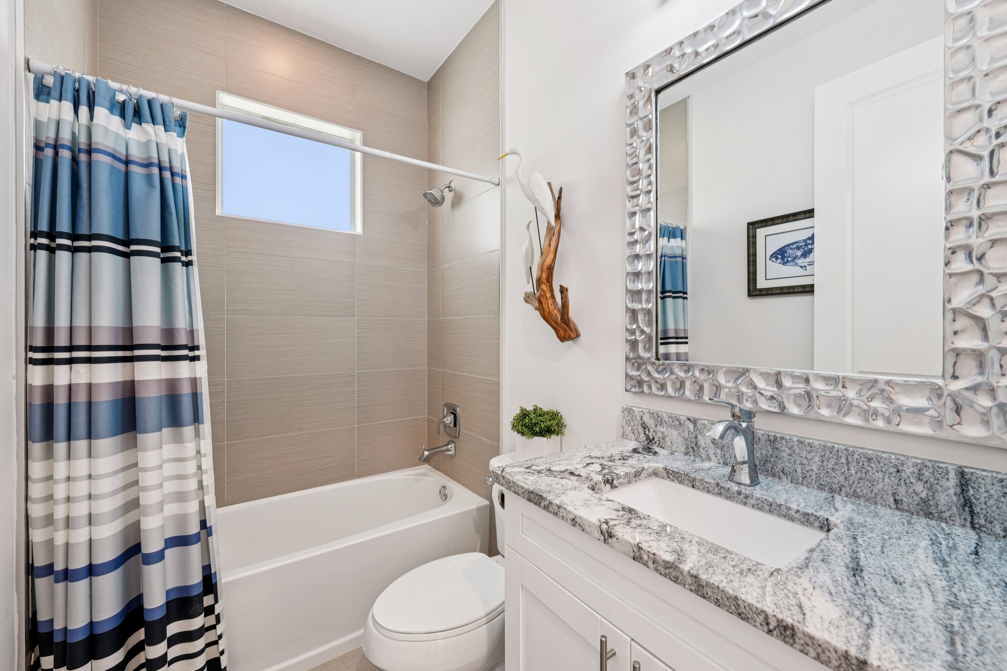 Tahiti Cir-S0302-030.jpg