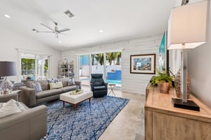 Tahiti Cir-S0302-008.jpg