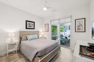 Tahiti Cir-S0302-023.jpg