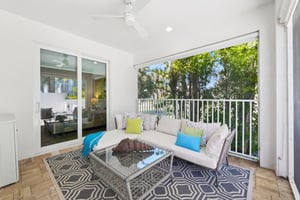 Tahiti Cir-S0302-028.jpg