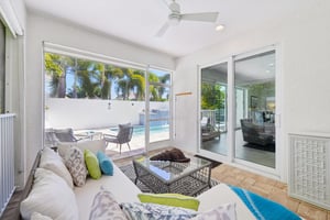 Tahiti Cir-S0302-029.jpg