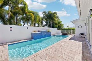 Tahiti Cir-S0302-040.jpg