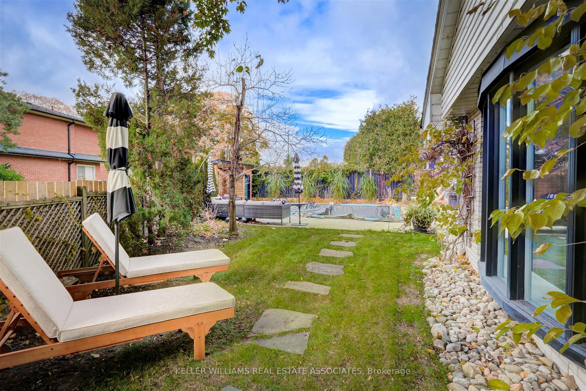 1610 Dogwood Trail Mississauga, ON L5G 3A5