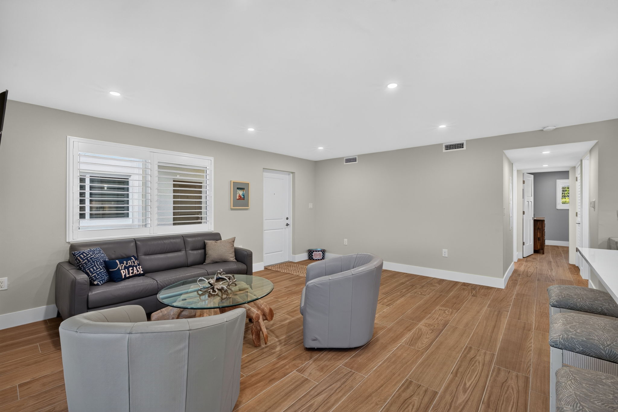 Living Room 5 of 5