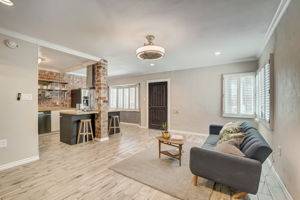 W Lynwood St-008