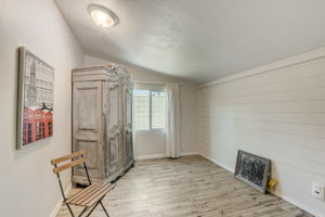 W Lynwood St-024