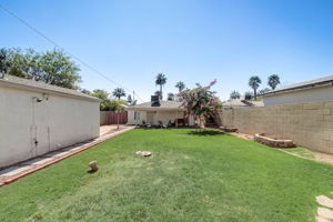 W Lynwood St-031