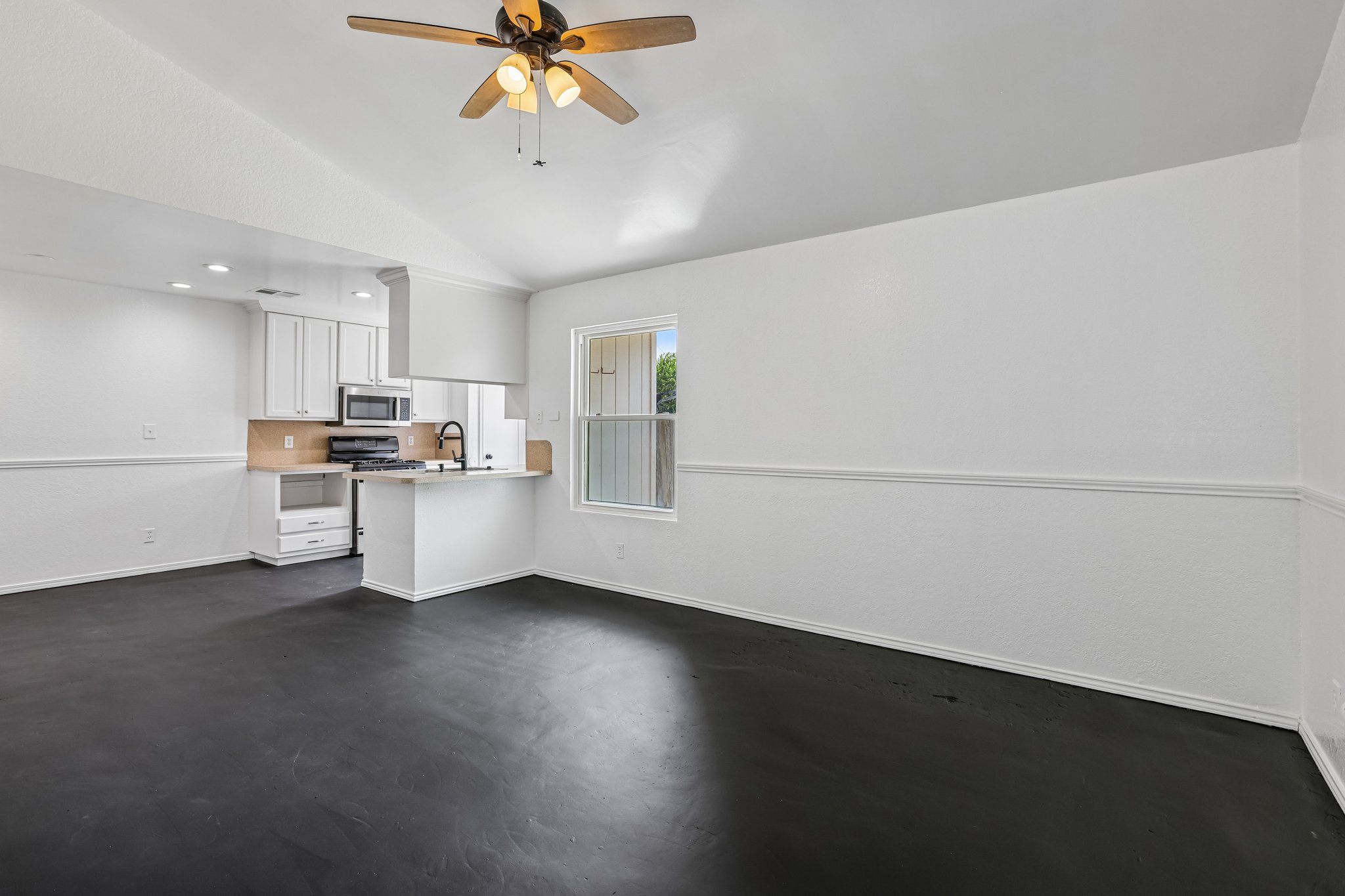 Windermere Dr-S2206-007.jpg