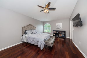 Upper Level Bedroom2