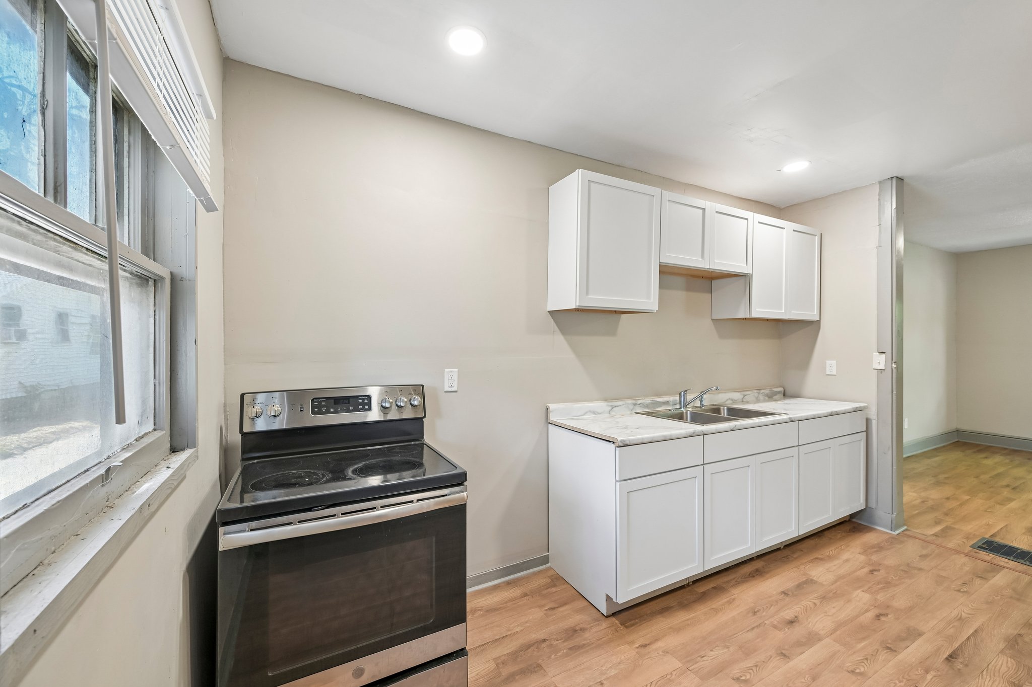 Nichol Ave-S0107-014.jpg