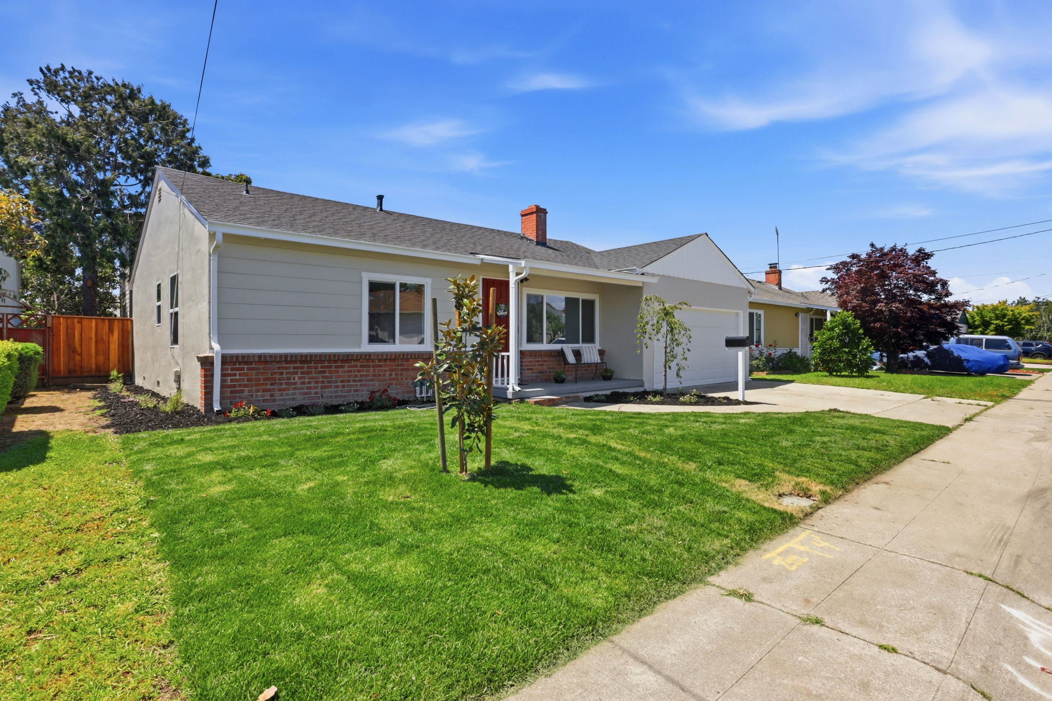 002_F8_16117 Gribben Ave