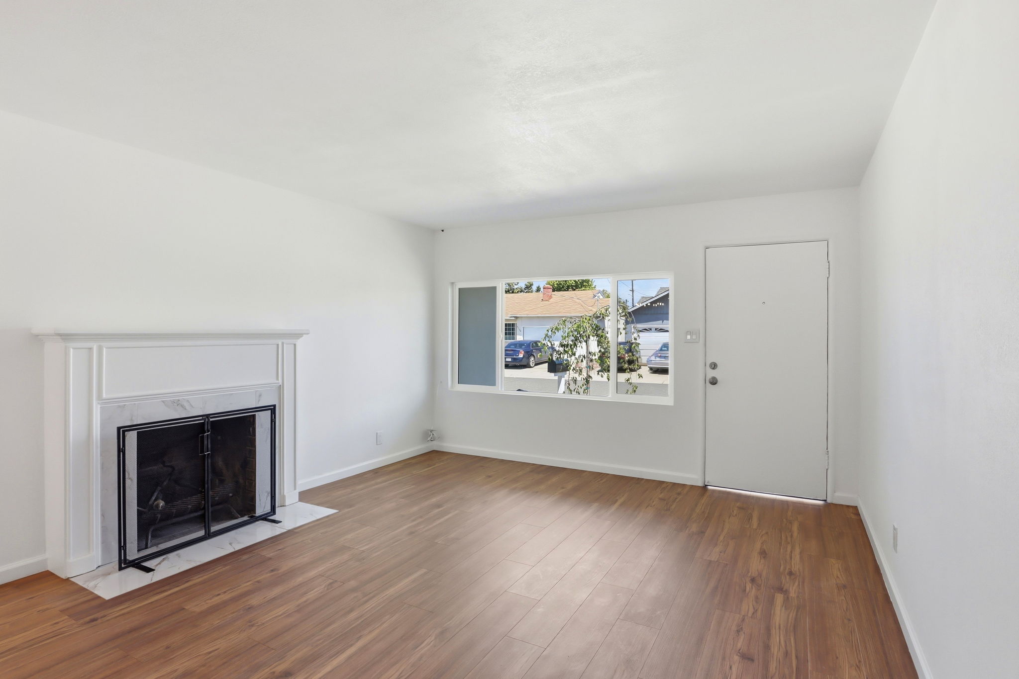 006_F8_16117 Gribben Ave