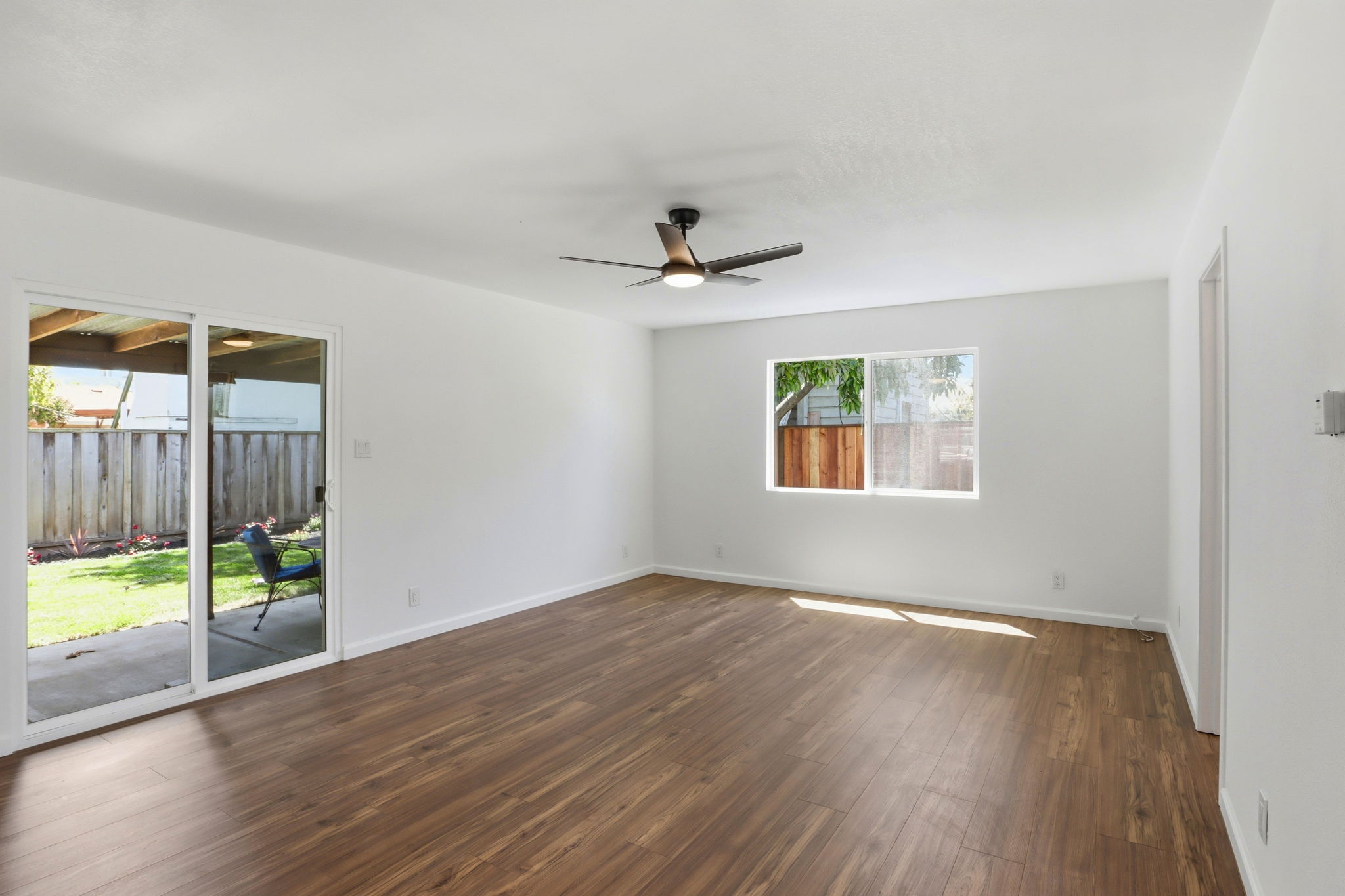 015_F8_16117 Gribben Ave