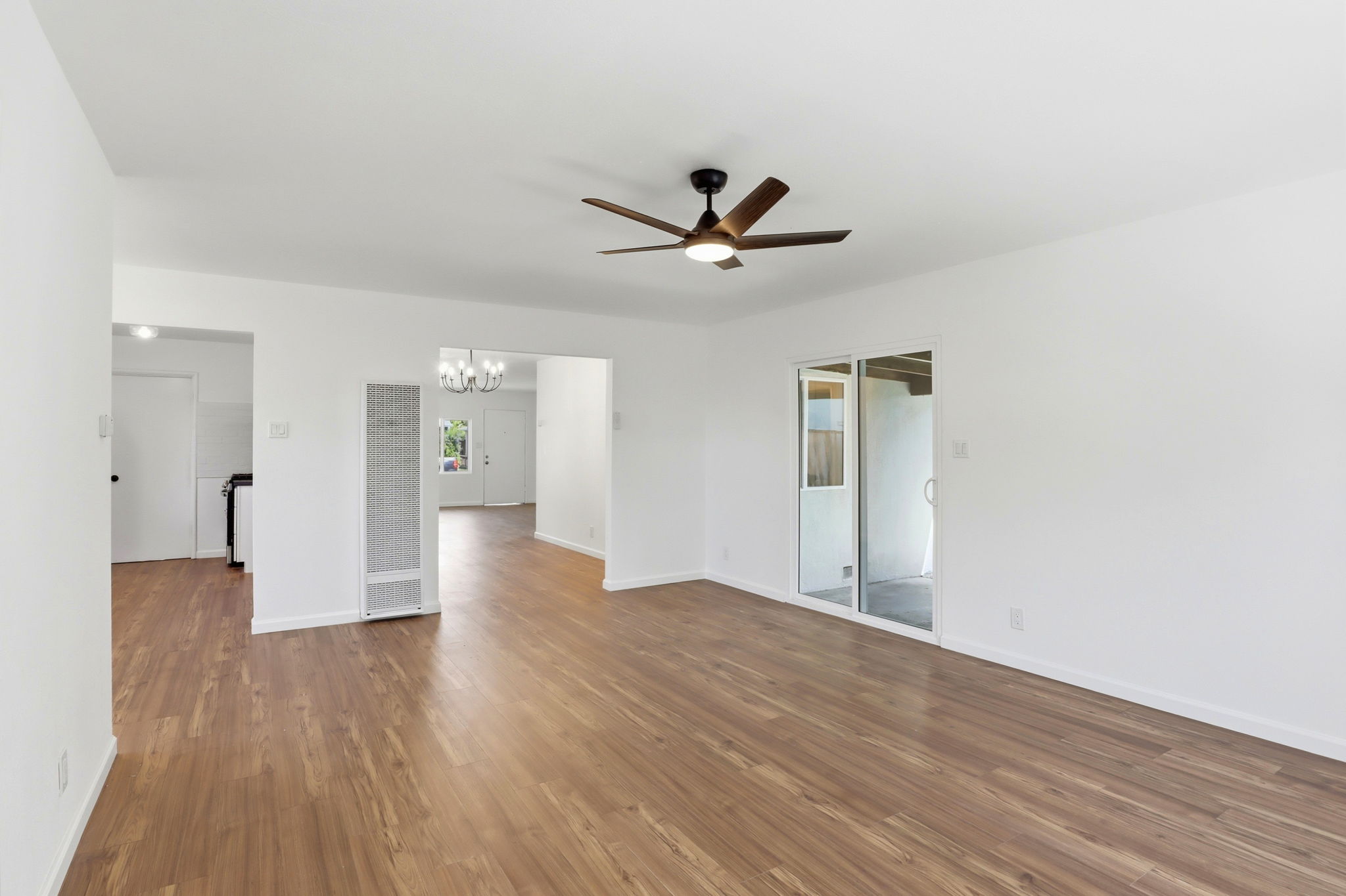 016_F8_16117 Gribben Ave