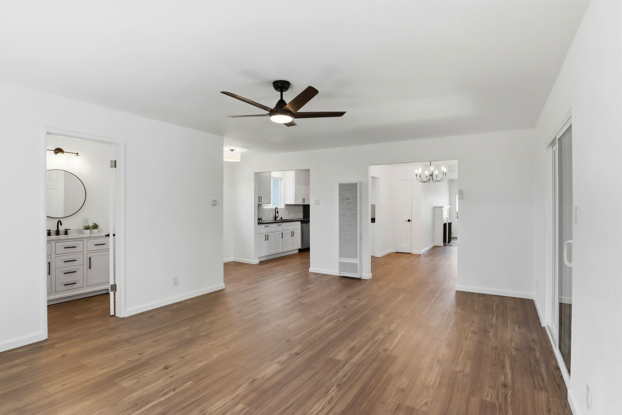 018_F8_16117 Gribben Ave