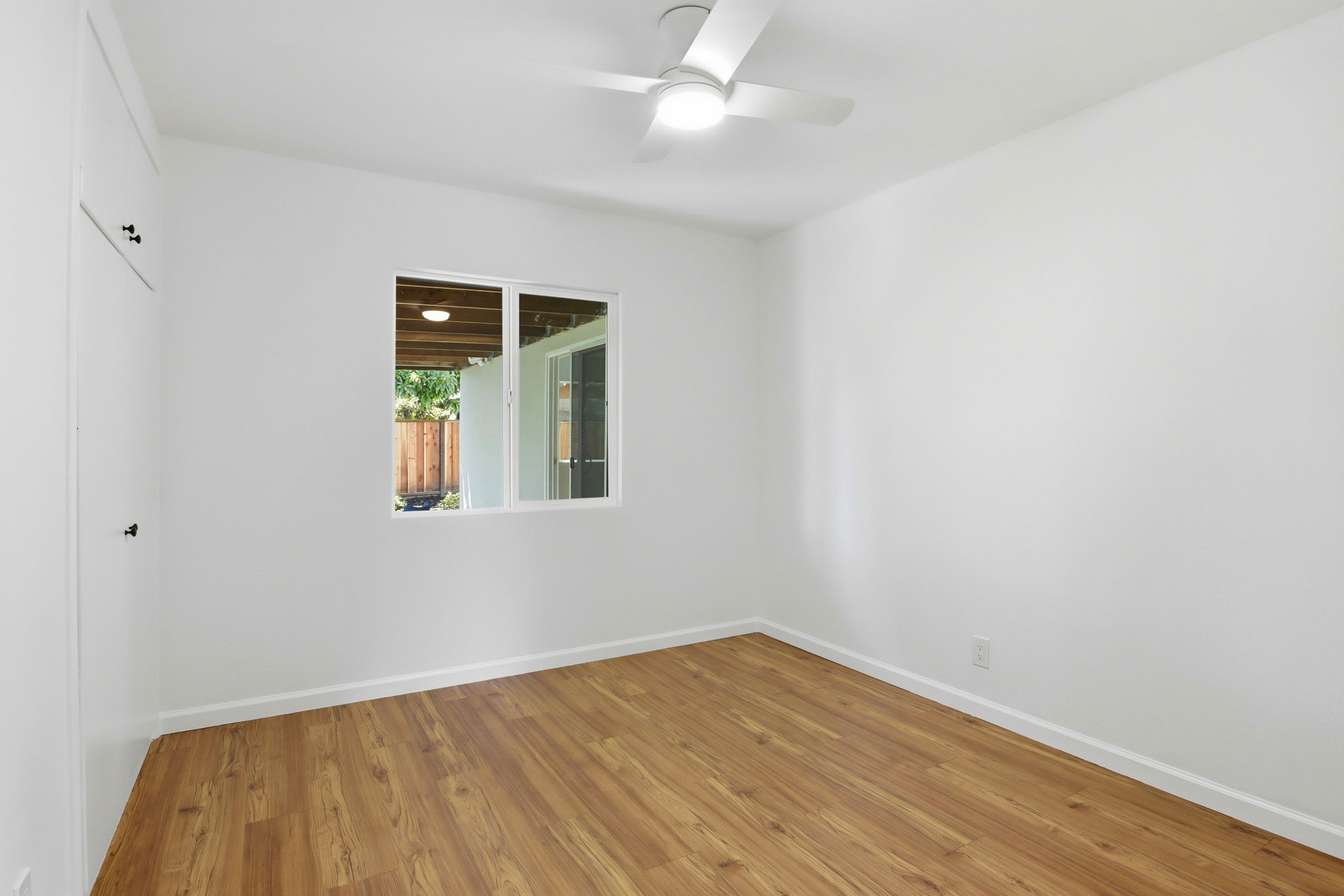 022_F8_16117 Gribben Ave