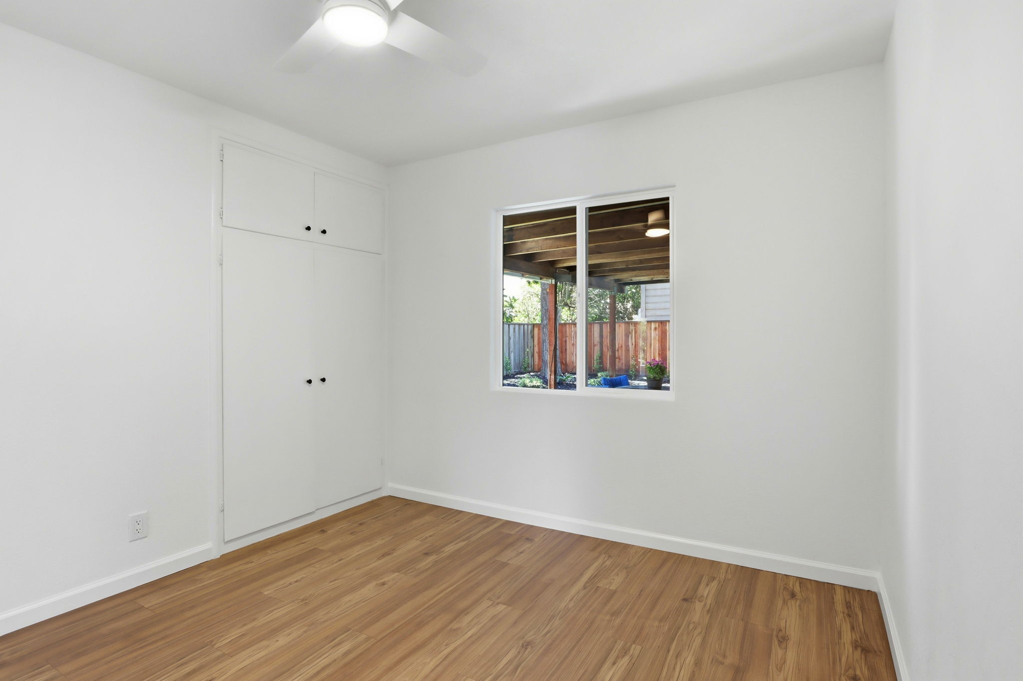 023_F8_16117 Gribben Ave