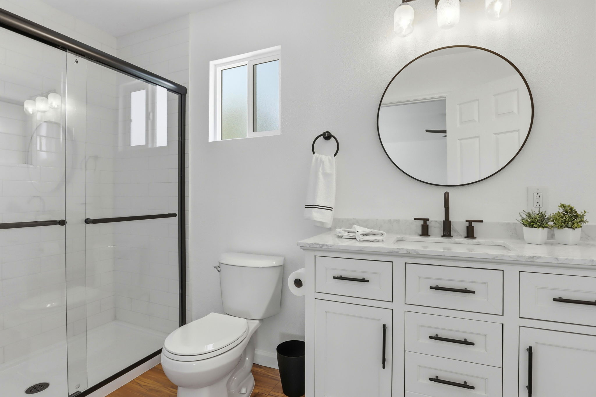 026_F8_16117 Gribben Ave