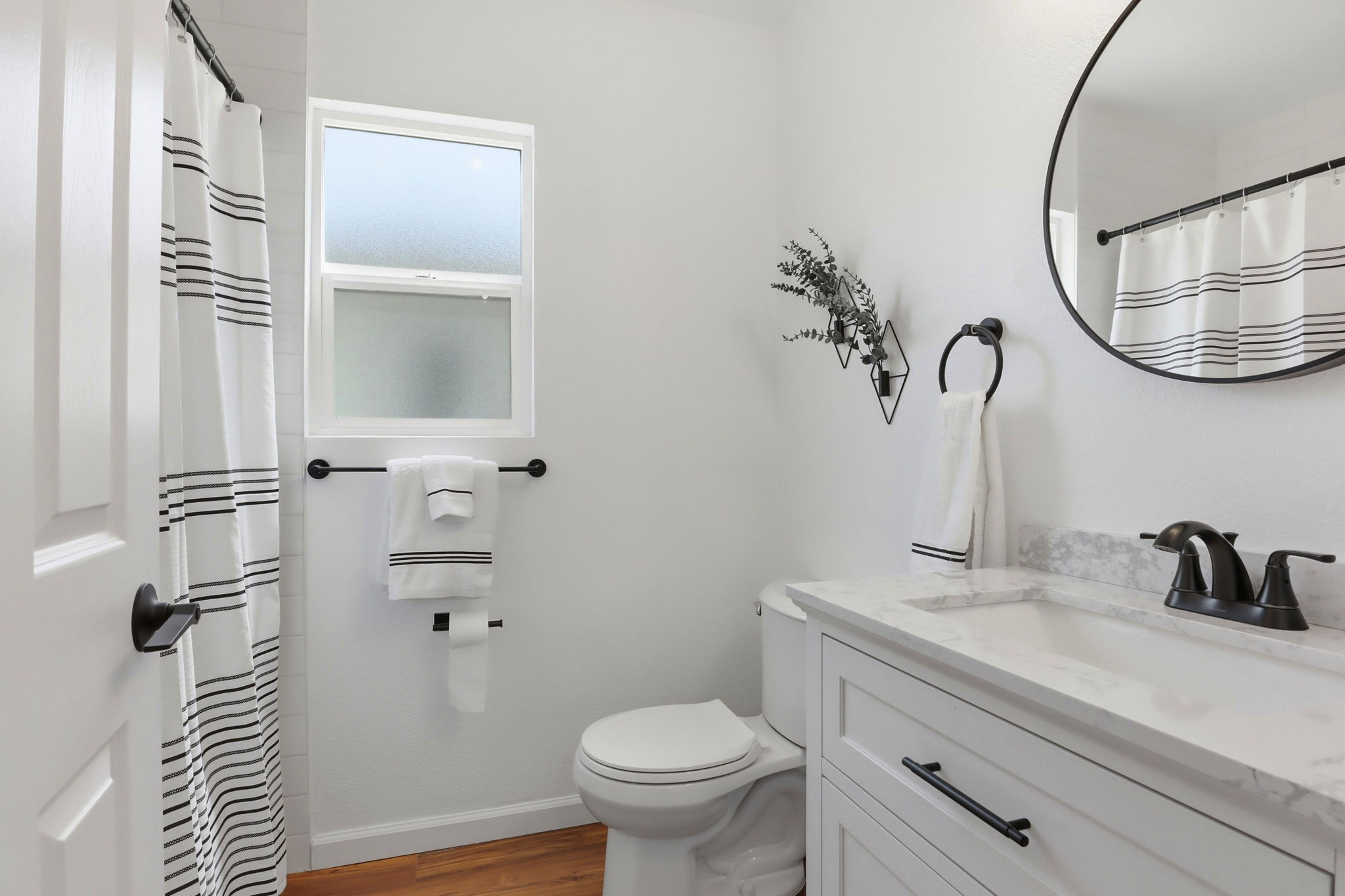 027_F8_16117 Gribben Ave