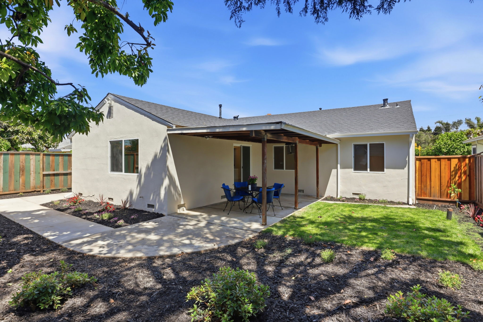 031_F8_16117 Gribben Ave