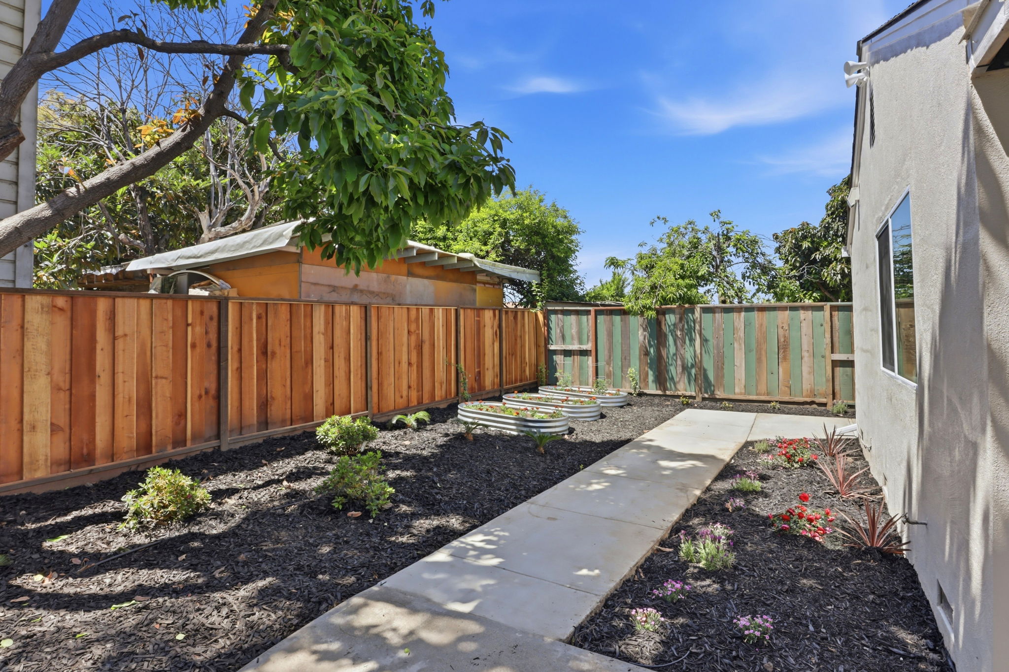 032_F8_16117 Gribben Ave