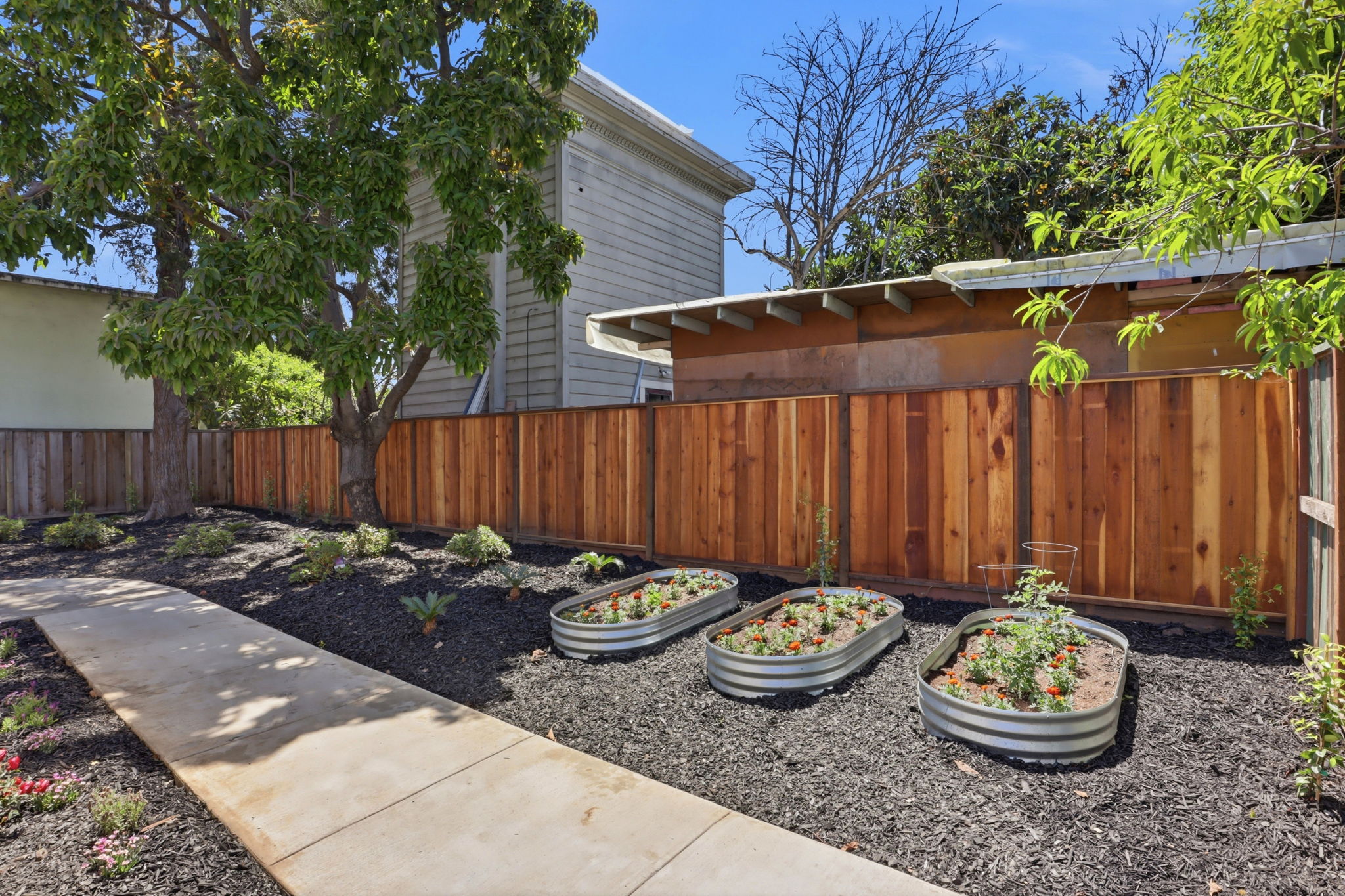 033_F8_16117 Gribben Ave