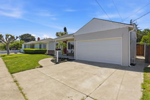 003_F8_16117 Gribben Ave