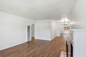 008_F8_16117 Gribben Ave