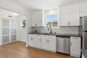 009_F8_16117 Gribben Ave