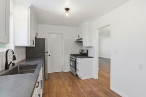 011_F8_16117 Gribben Ave